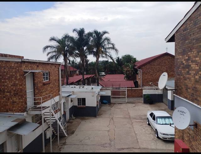1,200M² BUILDING FOR SALE IN PRIMROSE